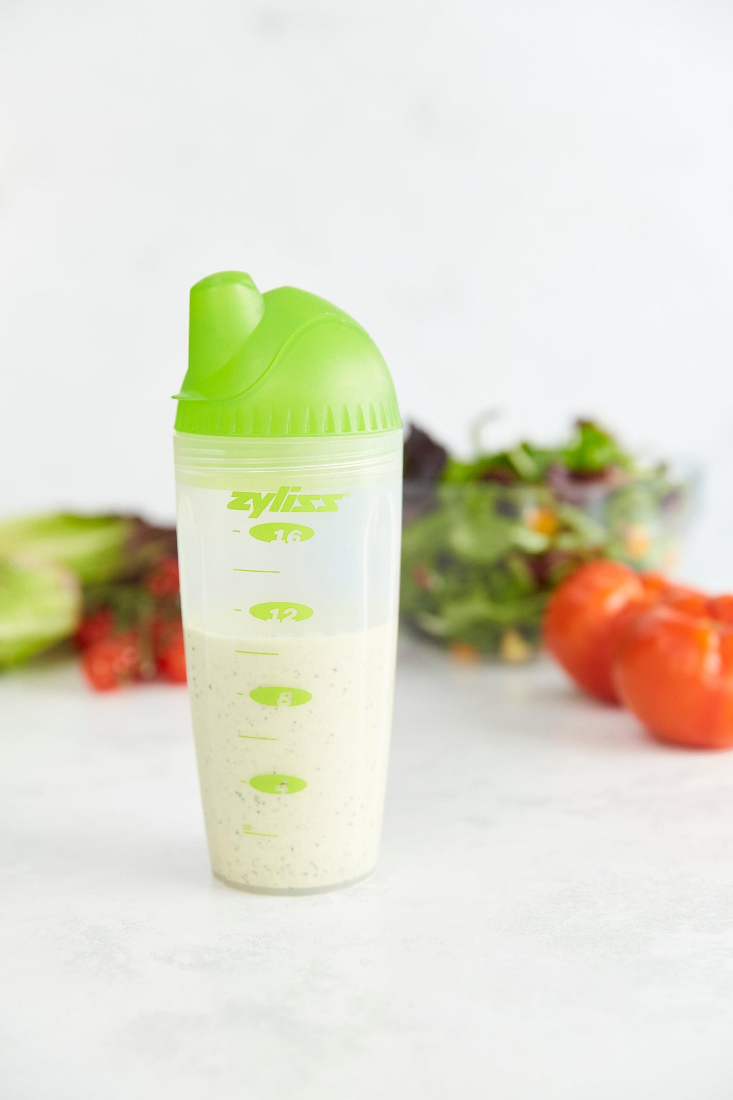 Easy blend shaker