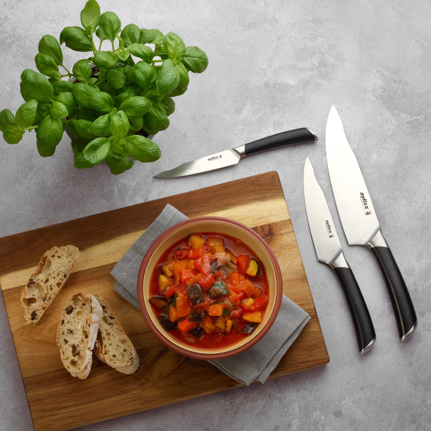 Comfort Pro Serrated Paring Knife 11cm / 4½"