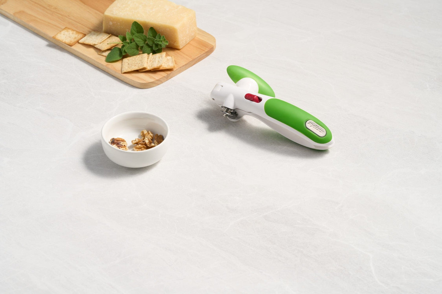 Lock lift can opener green