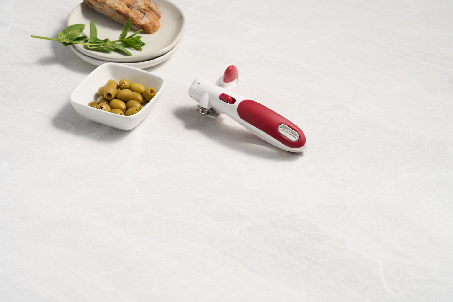 Lock lift can opener red