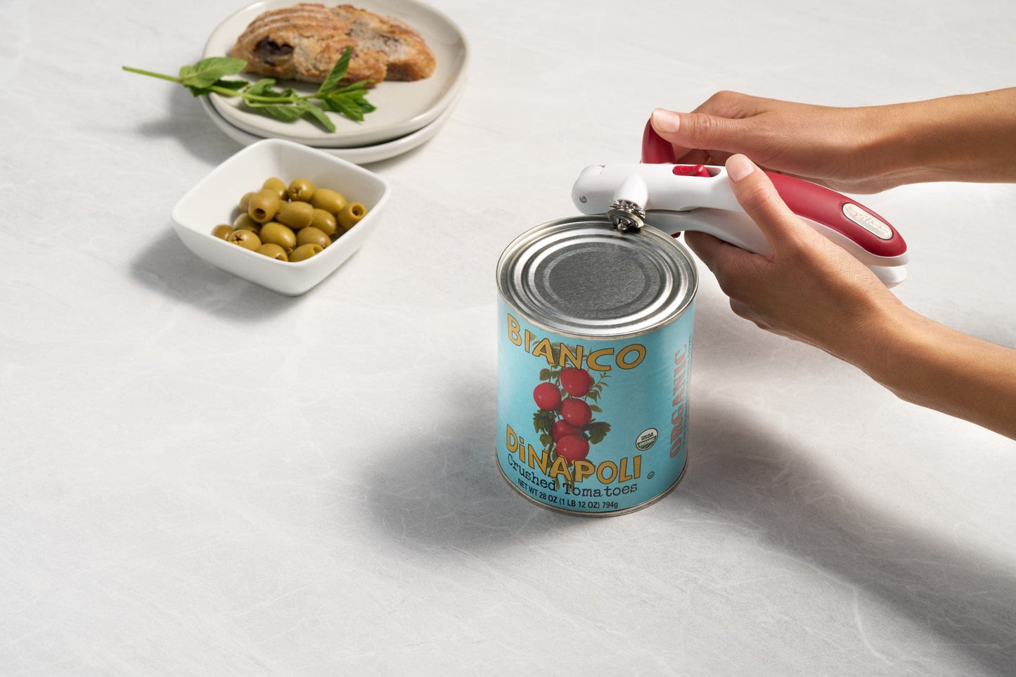 Lock lift can opener red