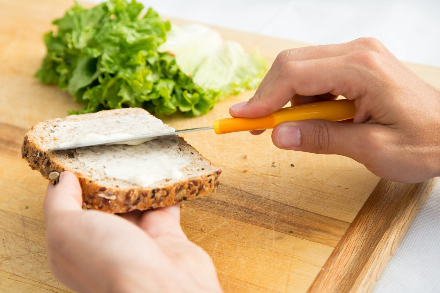 Sandwich knife and condiment spreader